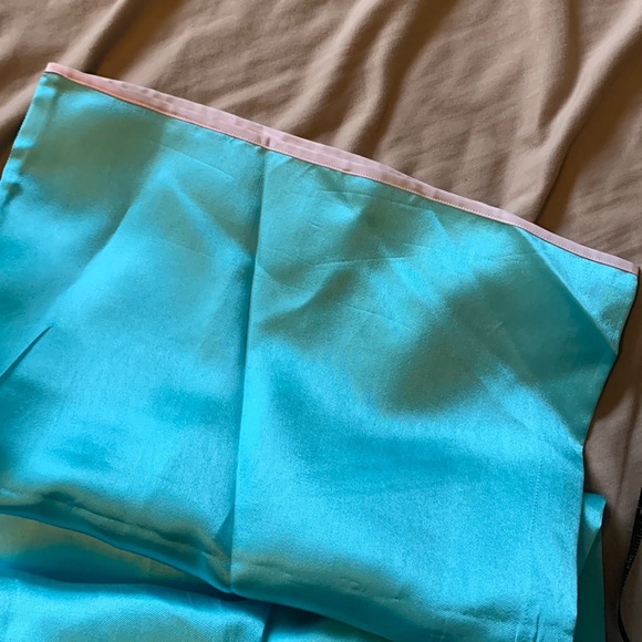 BEAUTIFUL Vintage silky Chinese embroidered pajamas with pink detailing - Picture 15 of 17